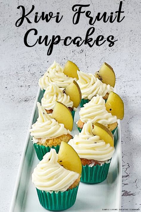 Kiwi Cupcakes Kiwi Cupcakes, Kiwi Recipes, Fruit Cupcakes, Baking Crafts, Coconut Cupcakes, Buttercream Cupcakes, Fruit Peel, Muffin Tray, Buttercream Icing