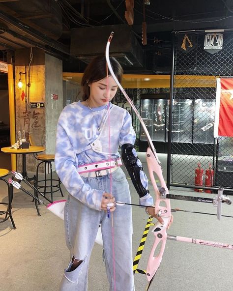 Archery Poses, Archery Women, Archery Girl, Archery Bows, Archery Bow, Martial Arts Workout, Insta Pictures, Adidas Girl, Gym Workout Tips