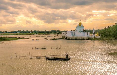 Life of Irrawaddy river Mandalay, Myanmar #myanmartrip August 2017 Irrawaddy River, Hsipaw, Mandalay Myanmar, Bagan, Mandalay, Myanmar, New York Skyline, Quick Saves