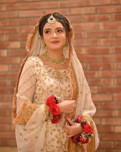 2023 Bridal Dress, Pakistani Nikkah Bride, Muslim Brides Indian, Waleema Dress, Fajar Prayer, Mehendi Dresses, Dupatta Styling, Shiny Makeup, Hijabi Brides