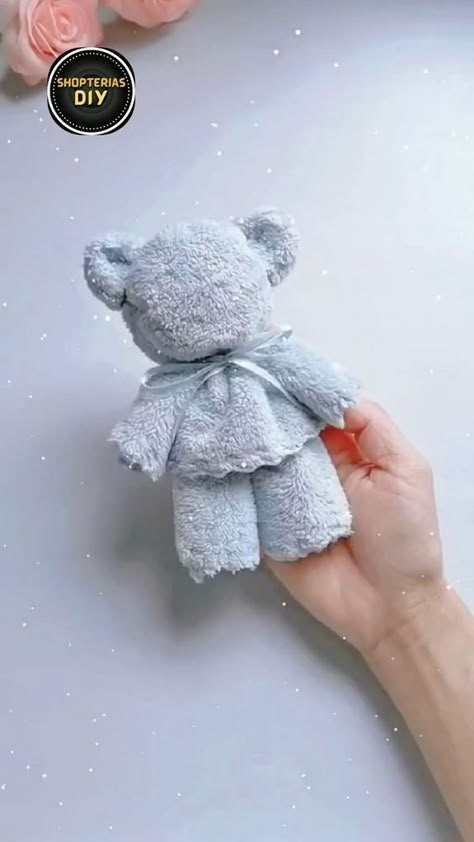 Make A Teddy Bear, Washcloth Crafts, Potpourri Stovetop, Hadiah Diy, Idee Babyshower, How To Fold Towels, Seni Dan Kraf, Wedding Crafts Diy, Towel Crafts