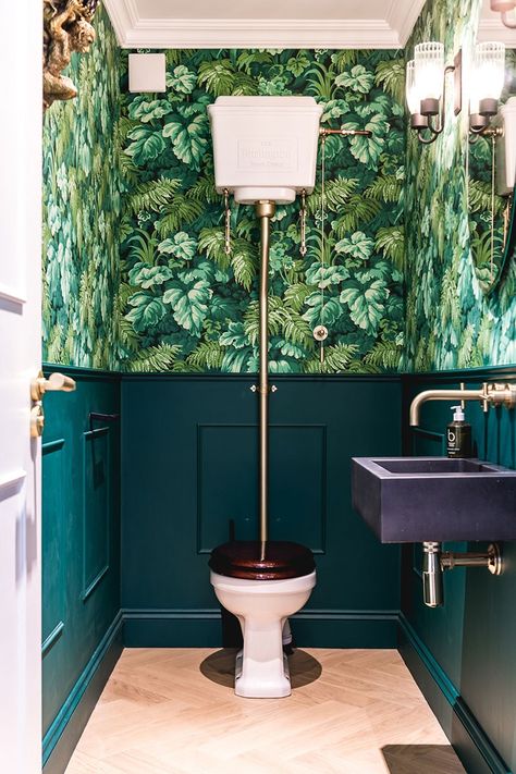 Cloakroom Wallpaper, Small Downstairs Toilet, Cloakroom Toilet, Downstairs Cloakroom, Toilet Room Decor, Small Toilet Room, Camera Design, Downstairs Loo, Deco Bathroom