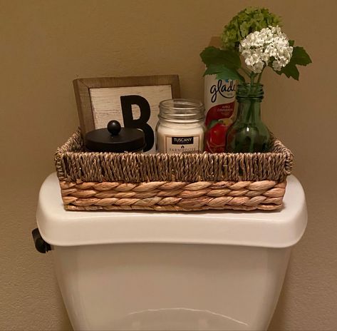 Bathroom Basket Decor Ideas, Toilet Basket Decor, Top Of Toilet Tank Decor Ideas, Top Of Toilet Decor, Back Of Toilet Basket, Tuscany Bathroom, Basket Decor Ideas, Half Bathroom Decor, Bathroom Counter Decor