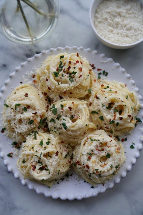 Pasta Dinner Party, Spaghetti Lemon, Pasta Nests, Italian Parsley, Pasta Party, Lemon Pasta, Parmigiano Reggiano, Think Food, Lemon Cream