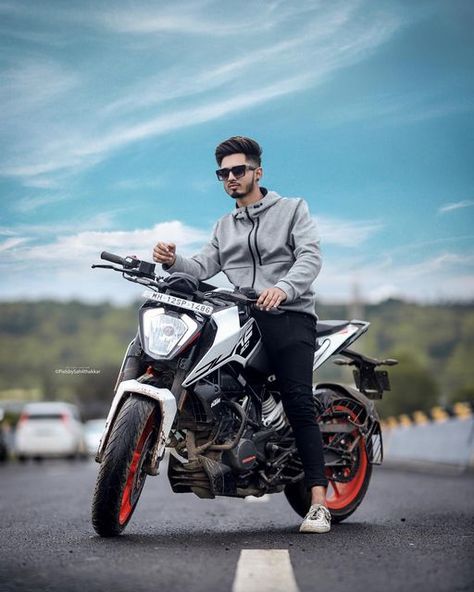 Fz Bike, Motorcycle Photo Shoot, Men Pose, Biker Photos, Best Poses For Boys, Hanuman Jayanti, Men Fashion Photoshoot, Boy Photo Shoot, Cinematic Video