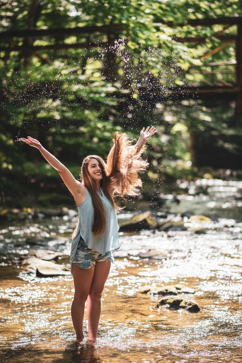 Riverside Photoshoot Ideas, River Portrait Photography, Creek Photoshoot Senior Pics, Creek Portraits, Riverside Photoshoot, River Poses Photo Ideas, Creek Minis, Pond Photoshoot, River Photoshoot Ideas