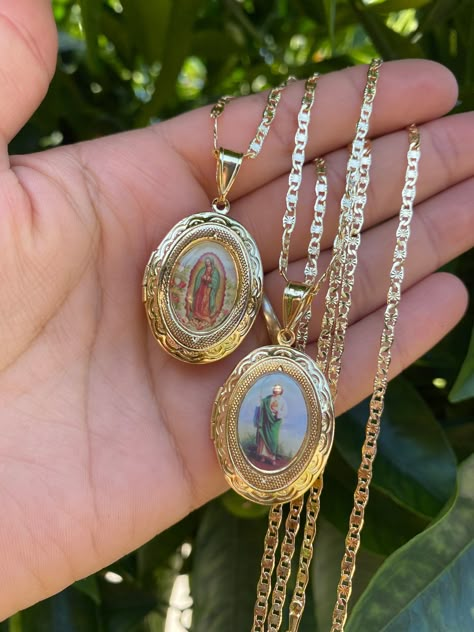 Latino Gold Jewelry, Virgencita Necklace, Locket Picture, Mexican Necklace, Quinceanera Jewelry, Dope Jewelry Accessories, Picture Locket, Napa Ca, Future Engagement Rings