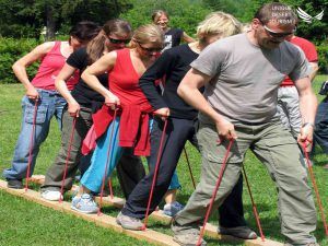 Team Building Activities For Adults, Games Team Building, Outdoor Camping Games, Basketball Tricks, Leadership Activities, Reunion Games, Team Building Games, Team Bonding, Team Building Exercises