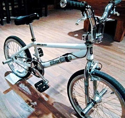 Haro Bikes, Haro Bmx, Bmx Flatland, Motocross Action, Bike Swag, Bmx Street, Vintage Bmx Bikes, Old Scool, Boys Toys