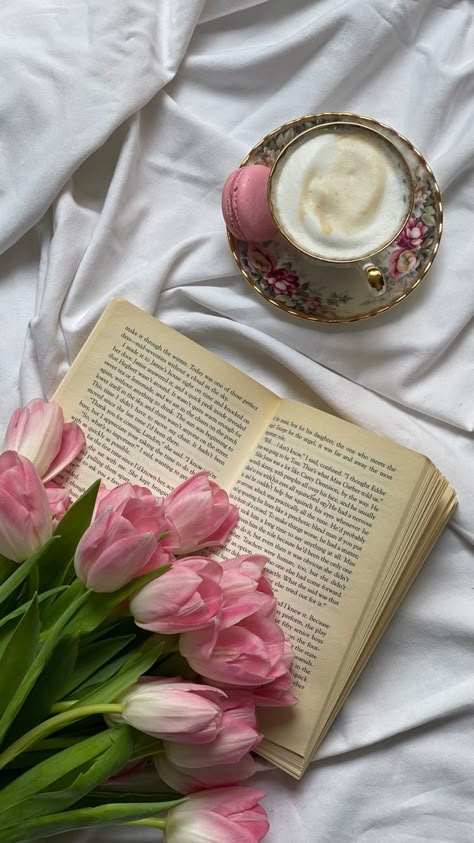 Beautiful Home Gardens, Flowers Coffee, Book Flowers, Pink Books, Book Wallpaper, Spring Aesthetic, Pink Tulips, Coffee And Books, Tulips Flowers