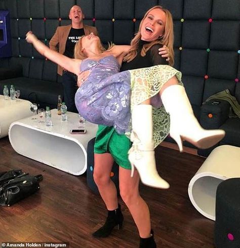 Spinning Around! Amanda Holden struggled to lift Kylie Minogue as she playfully span her a... Ivy Chelsea Garden, Judge Rinder, The Ivy Chelsea, Britain's Got Talent Judges, Chelsea Garden, Funny Snaps, Woman Loving Woman, Britain Got Talent, Instagram Snap