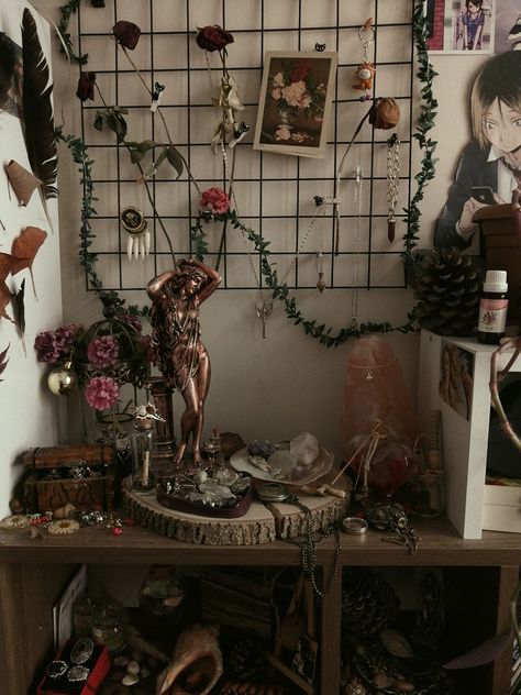 Greek Mythology Aesthetic Bedroom, Love Witch Aesthetic Bedroom, Persephone Room Aesthetic, Witch Aesthetic Room Decor, Aphrodite Themed Room, Aphrodite Room Aesthetic, Witch Room Aesthetic Bedroom, Venus Witchcraft, Goddess Room Aesthetic