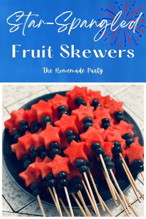 4th Of July Fruit, 4th July Food, Fruit Platter Designs, Patriotic Food, Patriotic Desserts, Fruit Skewers, 4th Of July Desserts, Festive Desserts, Fourth Of July Food