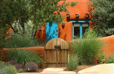 Southwestern Courtyard Ideas, Mexican Gate, Modern Adobe House Exterior, Adobe House Exterior, Modern Adobe House, Courtyard Gate, Adobe Homes, Colour Palate, Home Designs Exterior