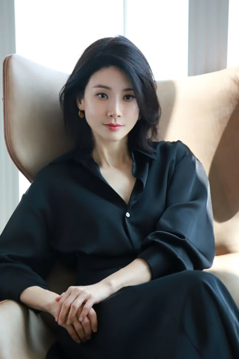 Lee Bo Young, 90s Japanese Fashion Magazine, Japanese Fashion Magazine, Over 40 Fashion, Makeup Girl, 2014 Dresses, 40 Fashion, Korean Actresses, Girl Mom