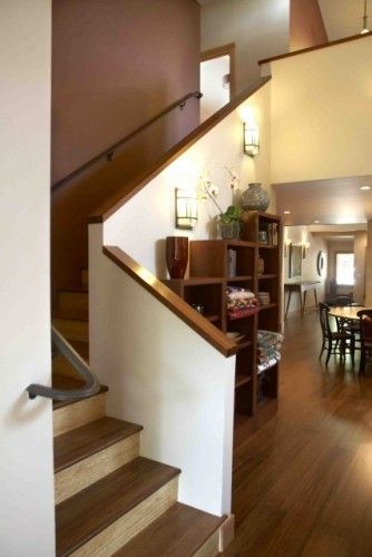 like the two tone stairs. too bad mine are already done. Half Wall Staircase, Indoor Handrail, Staircase Stickers, Loft Family Room, Banister Remodel, Family Room Design Ideas, Rustic Staircase, Stair Banister, Solid Wall