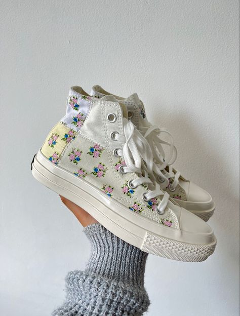 Casual High-top Sneakers With Floral Embroidery, White High-top Sneakers With Floral Embroidery, Converse, Sneakers, Floral