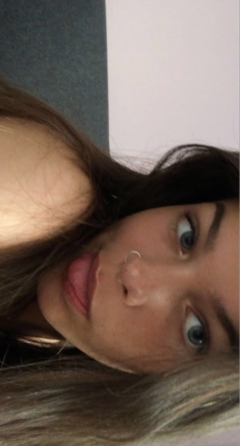 Open Nose Ring, Nose Piercing Outfit, Nose Piercing On Crooked Nose, Nose Piercing Inspo Aesthetic, Noise Percinings, Nostril Piercing Aesthetic, Nose Piercing Inspo, Nostril Piercing Ring, Nose Ring Aesthetic