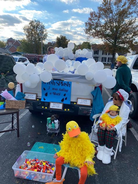 #Splish #Splash #HalloweenDIY #DIY #Ducks #Quack #HalloweenFun Trunk Or Treat Bathtub, Bathtub Trunk Or Treat, Bubble Bath Trunk Or Treat, Soap Loofah, Golf Cart Decorations, Parade Float Decorations, Trunker Treat Ideas, Trunk Or Treat Ideas, Floating Decorations