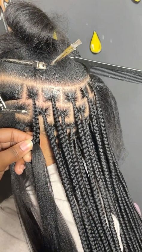 Braiding Aesthetic, Smeduim Knotless, Knottles Braids, Pre Parting, Hairstylist Career, Parting Hair, Beauty Careers, Choosing Me, Hair Mistakes