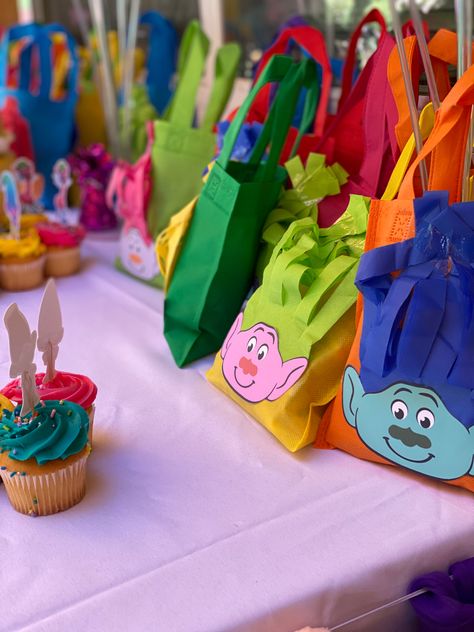 Trolls Goodie Bag Ideas, Trolls Birthday Party, Birthday Shoot, Candy Bags, Grab Bags, Goodie Bags, Treat Bags, 4th Birthday, Themed Party