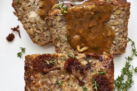 Vegetarian Loaf, Nut Loaf, Vegetarian Thanksgiving Recipes, Free Me, Vegetarian Thanksgiving, Easy Meals For Kids, Loaf Recipes, Gravy Recipes, Cereal Recipes