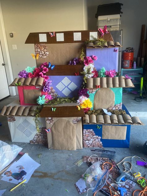 Mulan Trunk Or Treat Ideas, Encanto Birthday Party Decorations Diy, Trunk Or Treat Encanto Ideas, Encanto Trunk Or Treat Ideas, Encanto Classroom Theme, Encanto Valentine Box Ideas, Trunk Or Treat Encanto, Encanto Truck Or Treat, Diy Casita Encanto