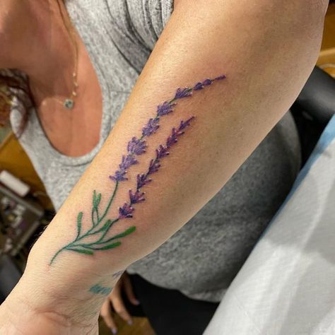 Bright Color Tattoo, Tattoo Neck Men, Purple Flower Tattoos, Floral Back Tattoos, Common Tattoos, Tattoo Neck, Bright Tattoos, Lavender Tattoo, Frog Tattoos