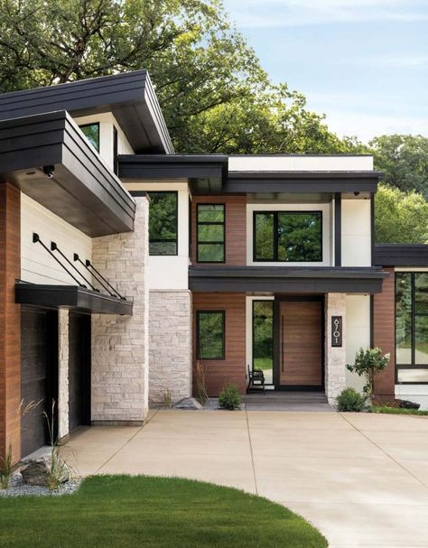 Sustainable 9 Integrates Smart Features Into Edina Home - Midwest Home Modern House Exterior Flat Roof, Winding Driveway, Contemporary House Exterior, Contemporary Exterior, House Front Door, Casa Exterior, Room Deco, Exterior Ideas, Design Exterior