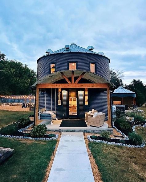 Tiny House Perfect on Instagram: "Tour through a Silo converted into a Tiny House🏠❤️ 🏠Follow us @tinyhouseperfect for more🏠 🏠Follow us @tinyhouseperfect for more🏠 🏠Follow us @tinyhouseperfect for more🏠 Credits 📸: @retreatatfallbranchfalls Location📍: @the_silo_at_gene_acres _________________________ #tinyhouseperfect #aframecabin #cabinporn #containerhome #containerhouse #skoolie #skooliebuild #tinycabin #tinyhome #tinyhomeonwhees #tinyhouse #tinyhousebuild #tinyhousedesign #tinyhouselife, #tinyhouseattractive #tinyhousemovement #tinyhousenation #tinyhouseonwheels #tinyhouses #tinyliving #offgridhome #offgridtinyhouse #offgridhomes #tinyhousetalk" Barn Tiny House, Grain Bin House, Beach Houses Architecture, Building A Small House, Silo House, Tiny House Talk, Grain Silo, Tiny House Nation, Cottage Style House Plans