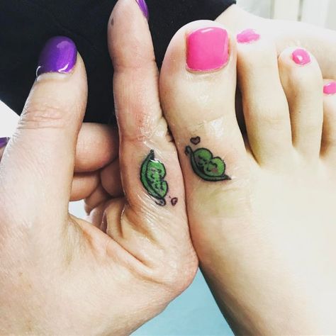 Funky Tattoo Idea Mother Daughter Symbol, Fingerprint Heart Tattoos, Mommy Daughter Tattoos, Matching Ideas, Toe Tattoos, Mom Daughter Tattoos, Baby Tattoo, Funky Tattoos, Mother Tattoos