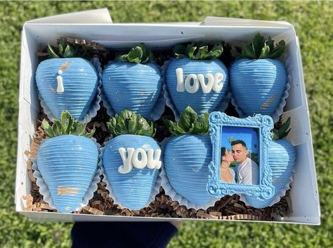 Blue Covered Strawberries Ideas, Chocolate Covered Strawberries Bouquet For Him, I Love You Strawberries For Him, Birthday Strawberries For Men, Soccer Strawberries, Happy Birthday Strawberries For Him, Chocolate Strawberries For Boyfriend, Birthday Chocolate Covered Strawberries For Him, Anniversary Chocolate Strawberries