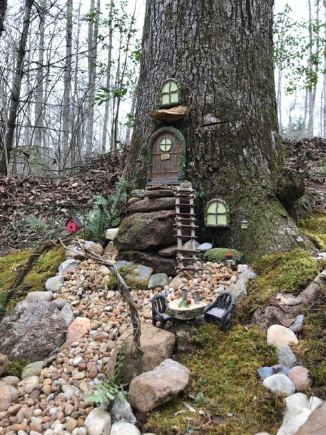 tucked in the woods Gnome Houses, Fairy Tree Houses, Dry River, Garden Houses, House Tree, Tree Stumps, Fairy House Diy, House Wood, Aesthetic Garden