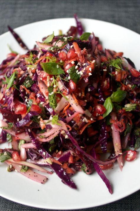 Winter slaw with red cabbage, fennel and pomegranate Winter Slaw, Turkish Salad, Fennel Slaw, Recipes For Winter, Feel Healthy, Fennel Salad, Healthy Side Dish, Winter Vegetables, Best Vegetarian Recipes