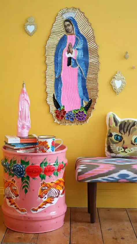 Modern Mexican Interior Design Ideas 2023: Embracing Color and Life Estilo Kitsch, Mexican Interior Design, Mexican Interiors, Modern Mexican, Mexican Home Decor, Mexican Home, Mexican Decor, Mexican Art, Eclectic Home