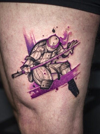 Simple Tmnt Tattoo, Donatello Tmnt Tattoo, Tmnt Tattoo Designs, Donatello Tattoo, Tmnt Tattoo Ideas, Ninja Turtles Tattoo, Tmnt Tattoo, Covering Tattoos, Ninja Turtle Tattoos