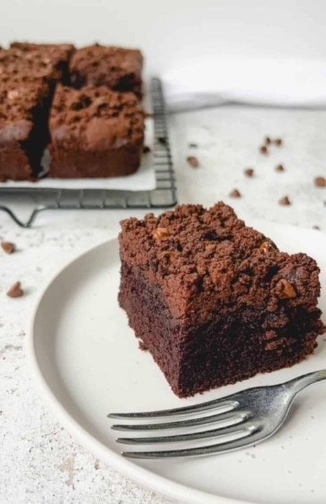 Chocolate Crumb Cake Recipe, Birthday Cake Sheet, Best Gluten Free Cake, Chocolate Crumb Cake, Gluten Free Cake Recipes, Chocolate Traybake, Gluten Free Holiday Recipes, Chocolate Crumble, Gluten Free Chocolate Recipes