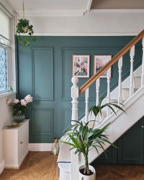 Hall Paint Colors, Hallway Colour Schemes, Hallway Paint Colors, Hall Colour, Hallway Paint, Hallway Makeover, Painted Staircases, Hallway Colours, Valspar Paint