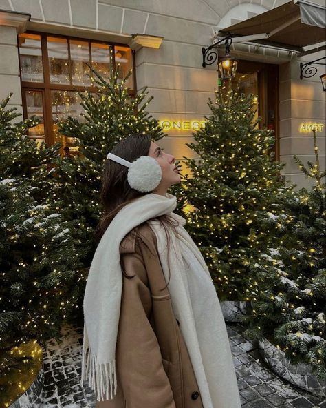 Nyc Christmas Aesthetic, Europe Winter Fashion, Nyc Winter Outfits, December Outfits, Winter Nyc, Wallpaper Winter, Nyc Outfits, New York Winter, New York Outfits