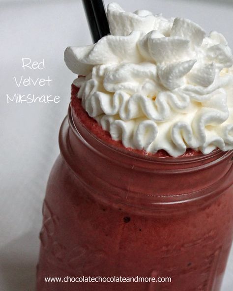 Red Velvet Milkshake Red Velvet Milkshake, Peppermint Shake, Fancy Deserts, Red Velvet Recipes, Future Chef, Cake Form, Creme Dessert, Cookies Cream, Chocolate Milkshake