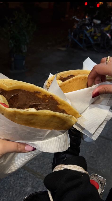 Street Food In Paris, Nutella Crepes Aesthetic, Paris Street Food, Food Nutella, Crepes Nutella, Nutella Crepes, French Crepes, Planet Necklace, Aesthetic School