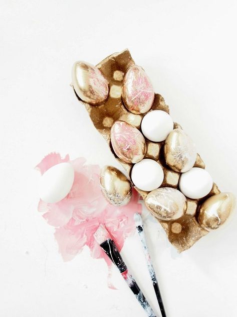 Pink Easter Decor, Modern Easter Egg, Diy Frühling, Modern Easter, Plastic Easter Eggs, Easter Egg Crafts, Easter Blessings, Easter Inspiration, Easter Eggs Diy