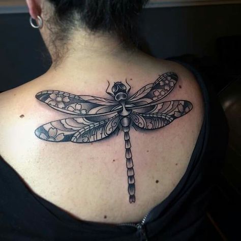 Oooooo Dragon Fly Spine Tattoo, Dragonfly Henna, Ornate Tattoo, Tattoos Nature, Fly Tattoo, Small Dragonfly Tattoo, Pin Up Girl Tattoo, Lady Bug Tattoo, Dragonfly Tattoo Design