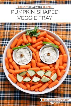 A Halloween party snack? This Pumpkin-Shaped Veggie Tray. Office Treats, Meal Planning Easy, Healthy Halloween Food, Ghostbusters Party, Food Garnish, Healthy Party Food, Halloween Entertaining, Recipes Learn, Vegetable Tray