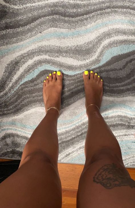 Black Feet Nails Pedicures, Summer Pedicure Colors 2023, Pedicure Pictures, Pretty Pedicures, Feet Nail Design, Pedicure Colors, Foot Pedicure, Gel Toe Nails, Acrylic Toes