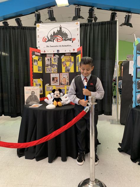 Wax Museum Project, Presentation Ideas For School, Wax Museum, Living Museum, School Project, Disney Dream, Disney Trips, School Projects, School Activities