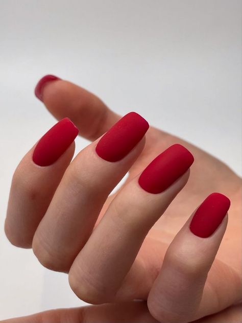 Red Nail Trends for Winter 2023 - 2024 20 Ideas: Stay Chic and Cozy! - women-club.online Red Matte Nails, Matte Nail Colors, Nail Spring, Nail Pink, Nail Red, Gel Nail Set, Orange Nail, Short Fake Nails, Marble Nail