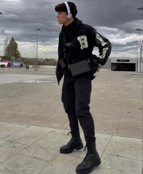 Varsity Jacket Outfit With Boots, Boots Outfit Men Aesthetic, Outfits Hombre Juvenil Aesthetic, Black Sweatpants Outfit Men, Men Boots Outfit Street Styles, Combat Boots Outfit Men, Varsity Jacket Outfit Mens, Dr Martens Men Outfit, E Boy Outfits