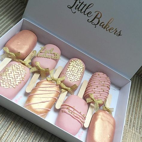 Little Bakers on Instagram: “Eid Cakesicles Still Available. Orders close 6pm Today (Saturday) #littlebakersglasgow #cakesicles #cakesiclesglasgow #cakesinglasgow…” Elegant Cake Pops, Popsicles Cake, Patisserie Fine, Cake Mini, Chocolate Covered Treats, Baking Business, Elegant Cakes, Cake Balls, Chocolate Strawberries