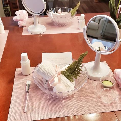 Spa Table Set Up, Pink Pamper Party, Pamper Party For Women Spa Night, Mother Daughter Spa Night, Skincare Event, Pre Teen Spa Party, Spa Party Candles, Spa Night Party, Spa Party Foods